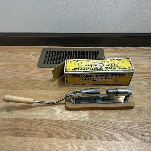 Texas Two Step Nut Cracker Kitchen Tool Peanut - Picture 2 of 6